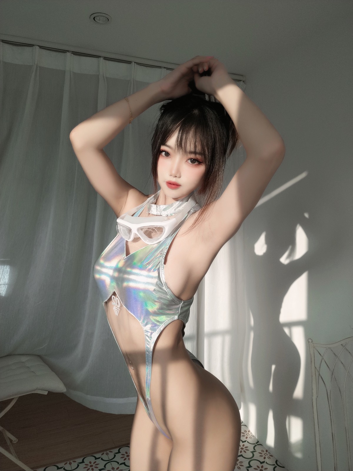 xgyw.top_白嫩美少女鬼畜瑶在不在镭射竞泳主题私房性感连体泳衣秀惹火身材诱惑写真55P