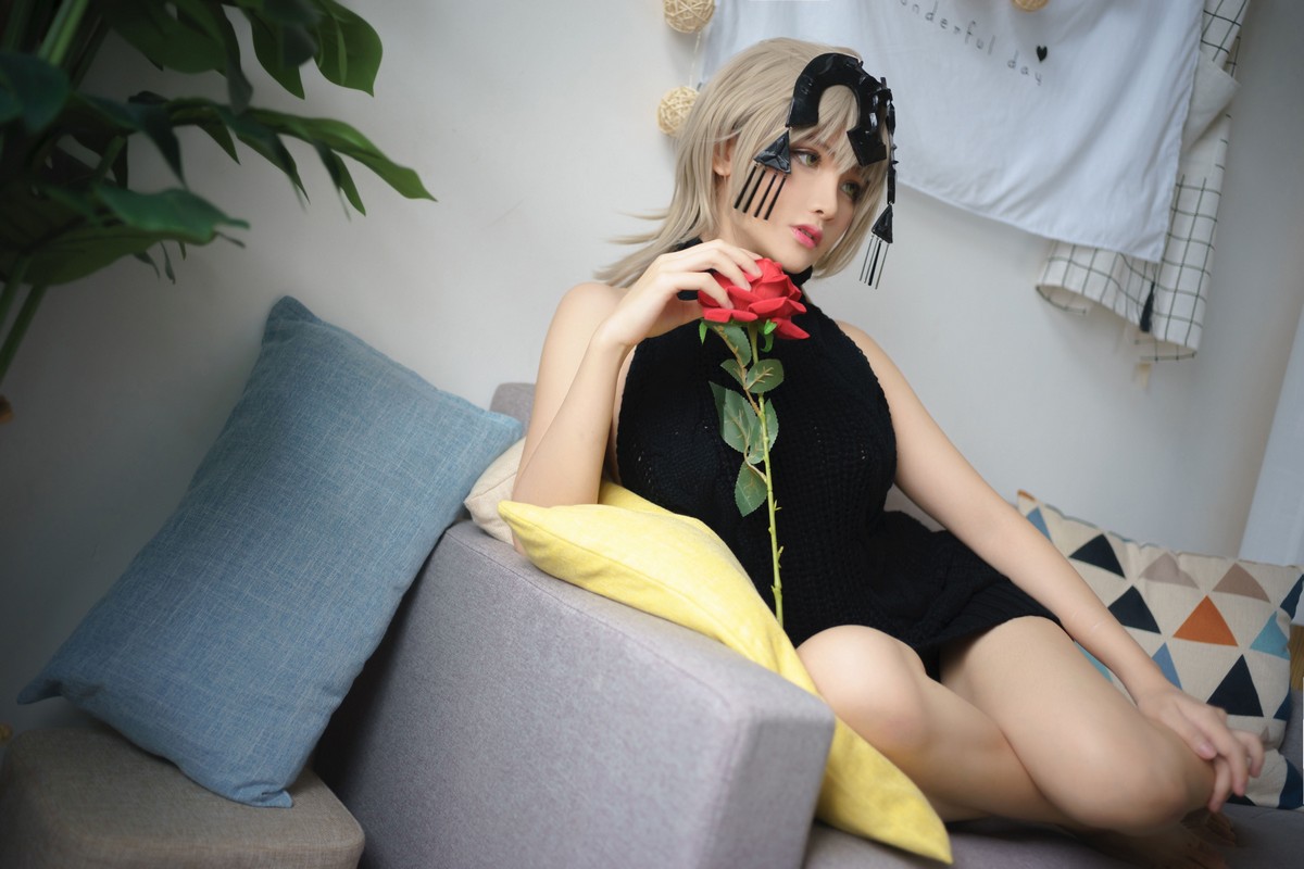 xgyw.top_网络美女前羽Fate one主题户外泳池比基尼等多套服饰系列秀完美身材诱惑写真55P