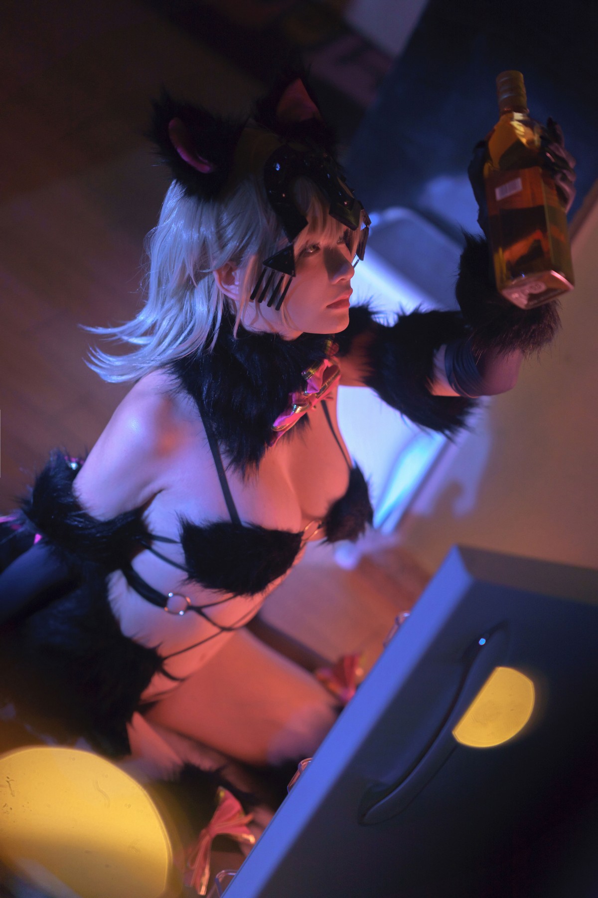 xgyw.top_网络美女前羽Fate one主题户外泳池比基尼等多套服饰系列秀完美身材诱惑写真55P