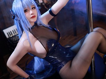网络青春美女前羽花园主题私人性感黑色薄透贴身衣配超薄黑色丝袜秀完美身材骚扰写真36P