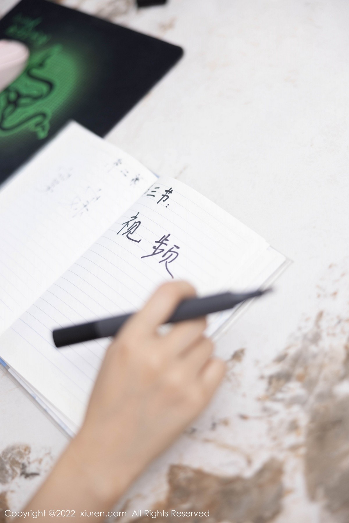 xgyw.top_XiuRen第5160期_女神绮里嘉ula海南心愿旅拍半脱露黑色内衣配超薄肉丝诱惑写真81P