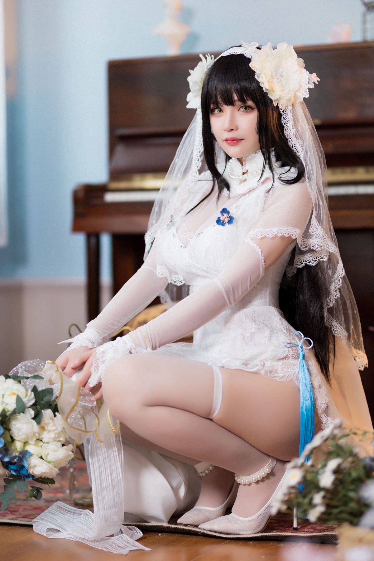 xgyw.top_网络美女前羽燕尔新婚主题私房性感白色薄透婚纱配白丝吊袜秀翘臀美腿诱惑写真30P
