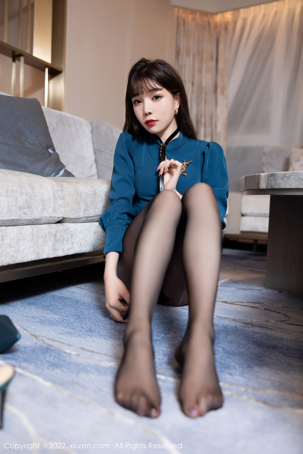 xgyw.top_XiuRen第5166期_女神芝芝Booty厦门旅拍蓝色连衣裙半脱露蕾丝内衣极致魅惑写真93P
