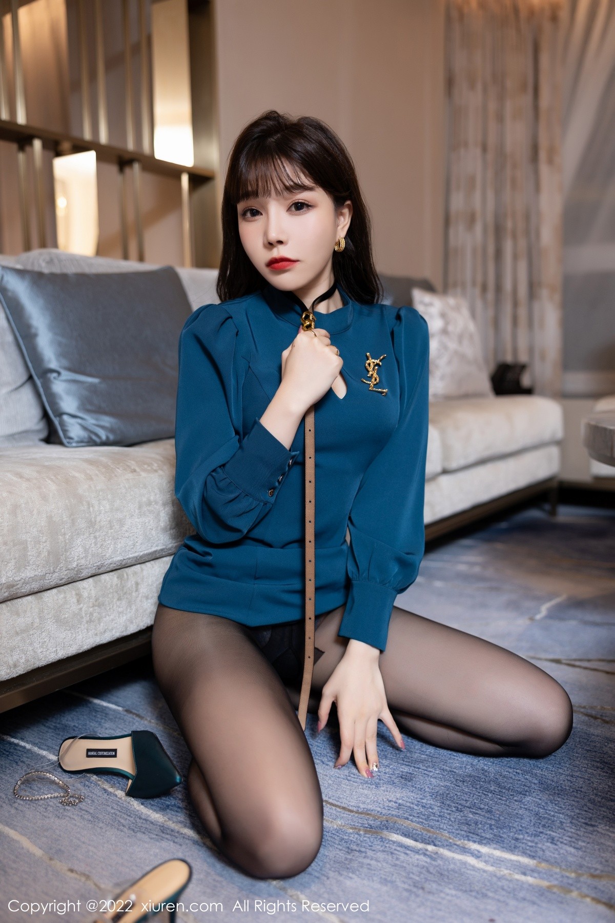 xgyw.top_XiuRen第5166期_女神芝芝Booty厦门旅拍蓝色连衣裙半脱露蕾丝内衣极致魅惑写真93P