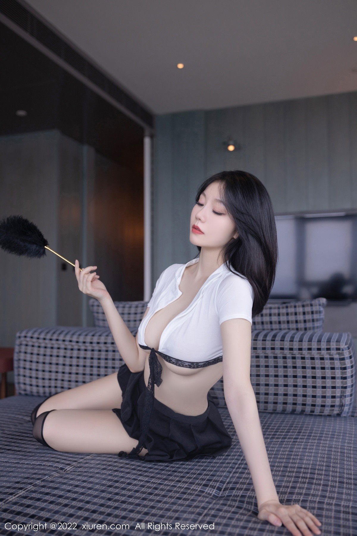 xgyw.top_XiuRen第5170期_模特安然anran广州-云南旅拍简约白色衣半脱秀完美身材诱惑写真80P
