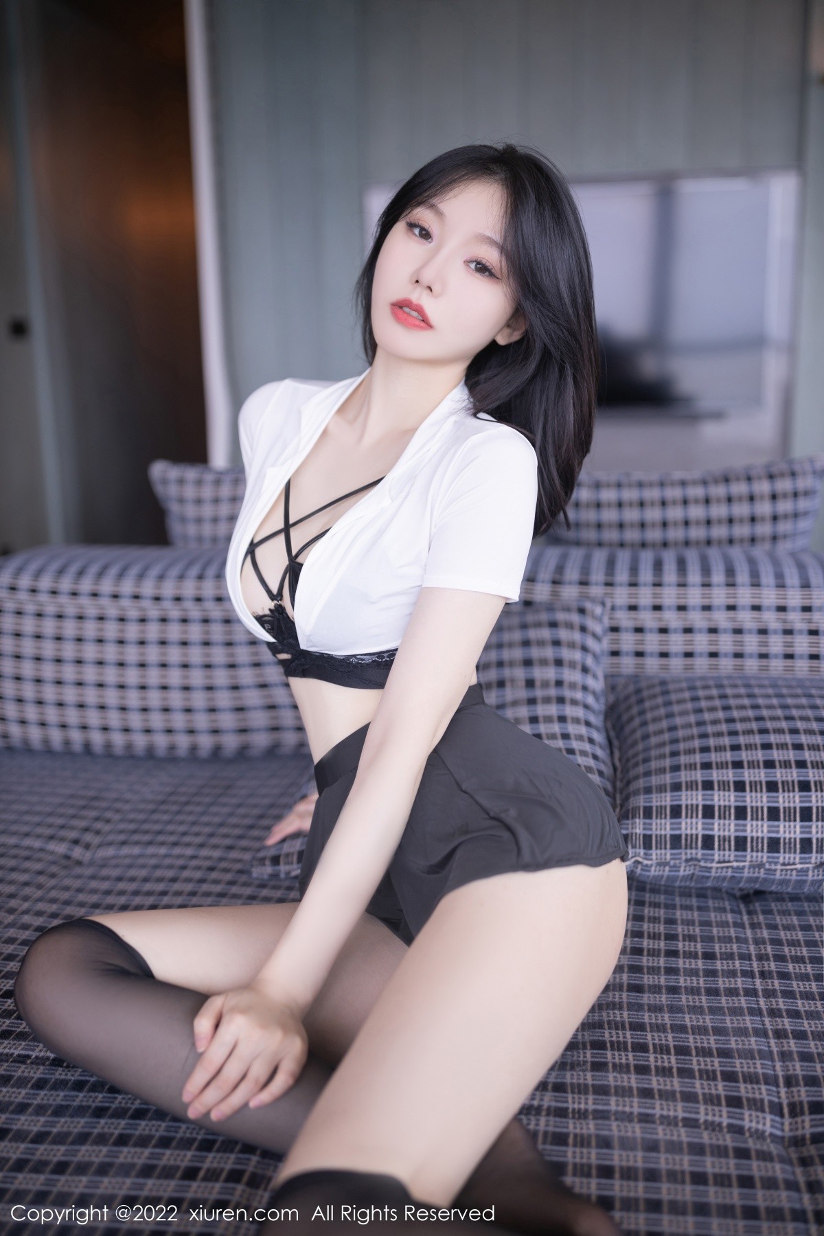 xgyw.top_XiuRen第5170期_模特安然anran广州-云南旅拍简约白色衣半脱秀完美身材诱惑写真80P