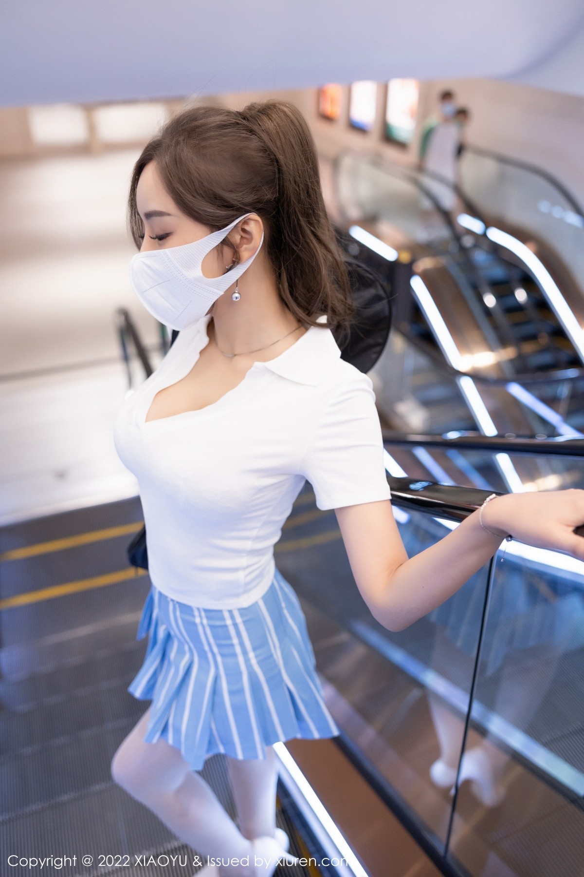 xgyw.top_[XiaoYu画语界]Vol.803_女神王馨瑶yanni白上衣配短裙半脱露蕾丝内衣超薄肉丝诱惑写真90P