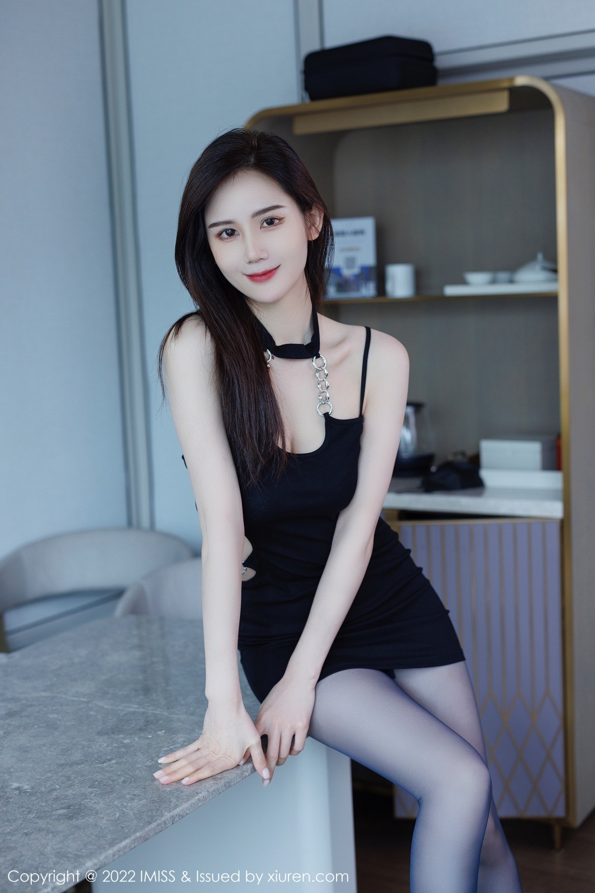 xgyw.top_[IMISS爱蜜社]Vol.689_气质女神SISY思脱黑色连衣裙露米色蕾丝内衣超薄黑丝诱惑写真40P