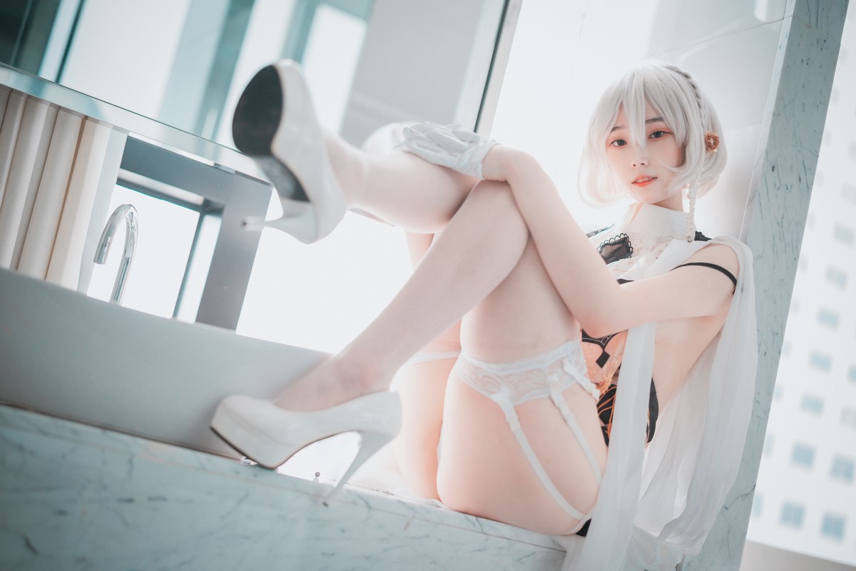 xgyw.top_[DJAWA]No.108_模特Bambi_Azur Lane HMS Sirius主题性感服饰配蕾丝吊袜诱惑写真73P