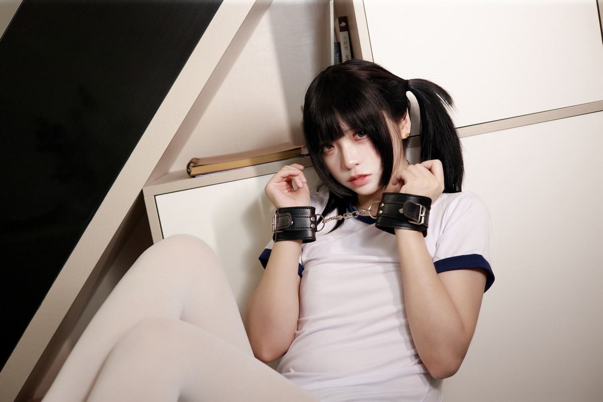 xgyw.top_网络美女疯猫ss白色情人节福袋体操服主题性感运动服配白丝袜秀美腿诱惑写真41P