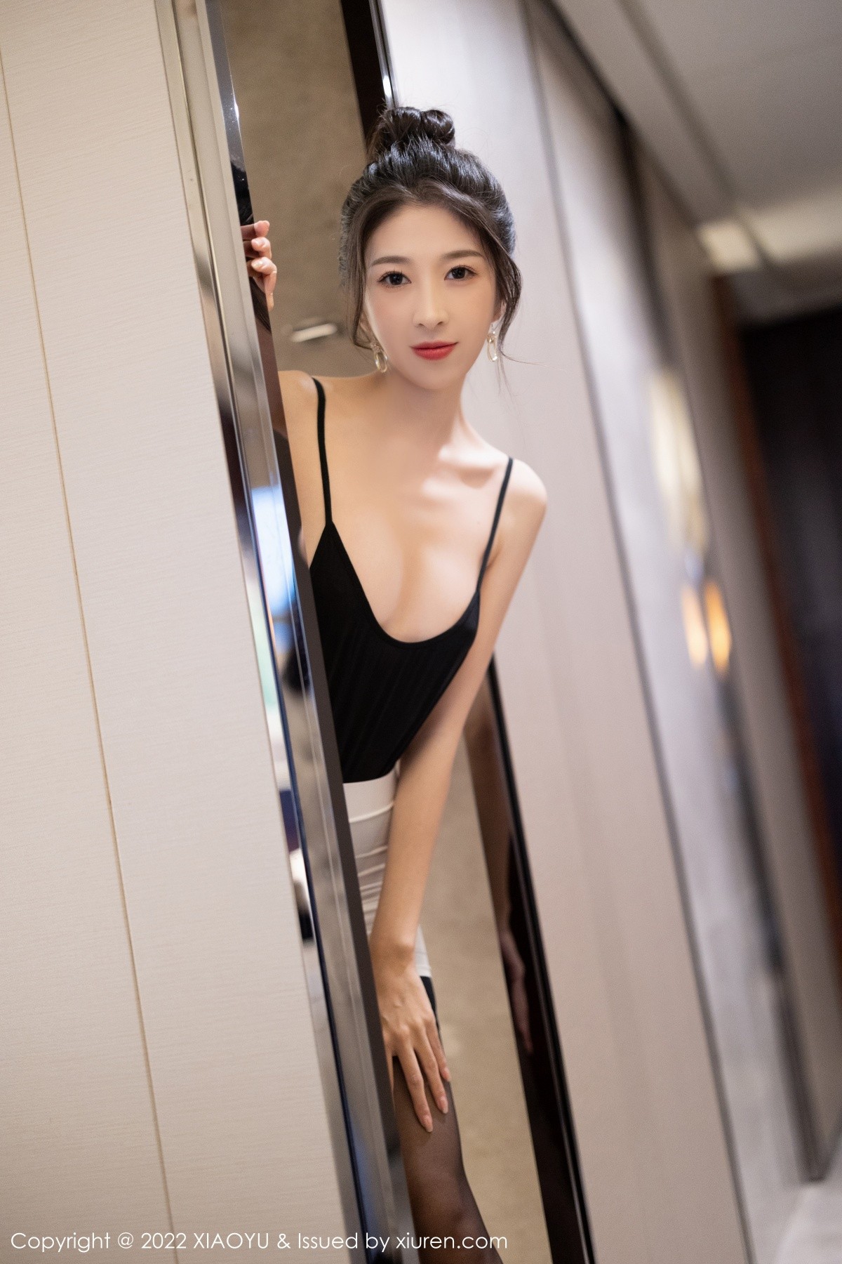 xgyw.top_[XiaoYu画语界]Vol.804_模特林乐一私房性感黑色吊带配白色短裙露蕾丝袜极致魅惑写真81P