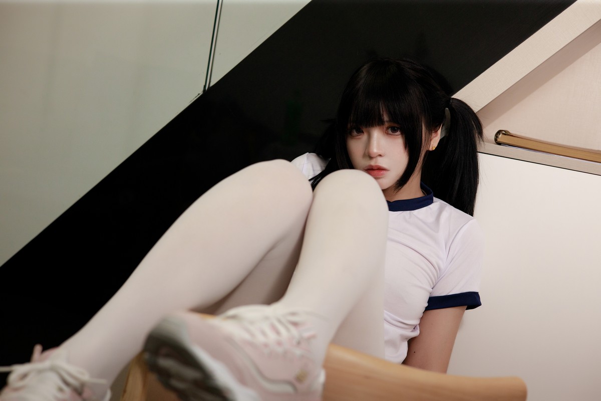 xgyw.top_网络美女疯猫ss白色情人节福袋体操服主题性感运动服配白丝袜秀美腿诱惑写真41P