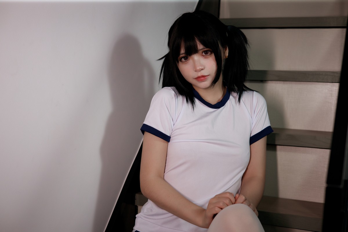 xgyw.top_网络美女疯猫ss白色情人节福袋体操服主题性感运动服配白丝袜秀美腿诱惑写真41P