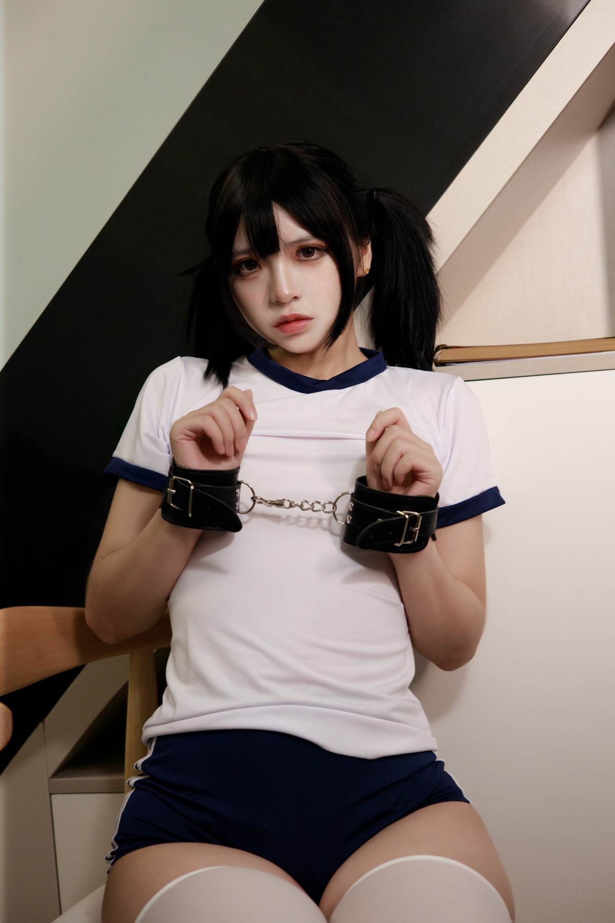 xgyw.top_网络美女疯猫ss白色情人节福袋体操服主题性感运动服配白丝袜秀美腿诱惑写真41P