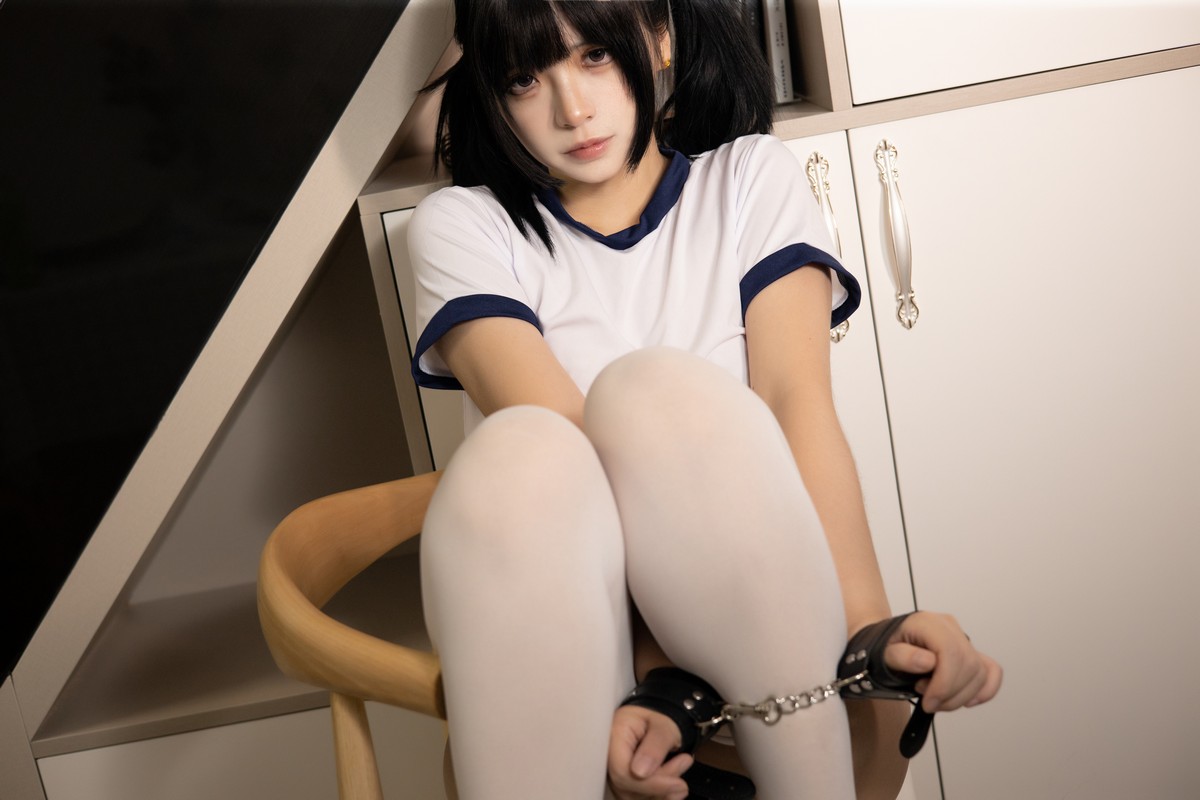 xgyw.top_网络美女疯猫ss白色情人节福袋体操服主题性感运动服配白丝袜秀美腿诱惑写真41P