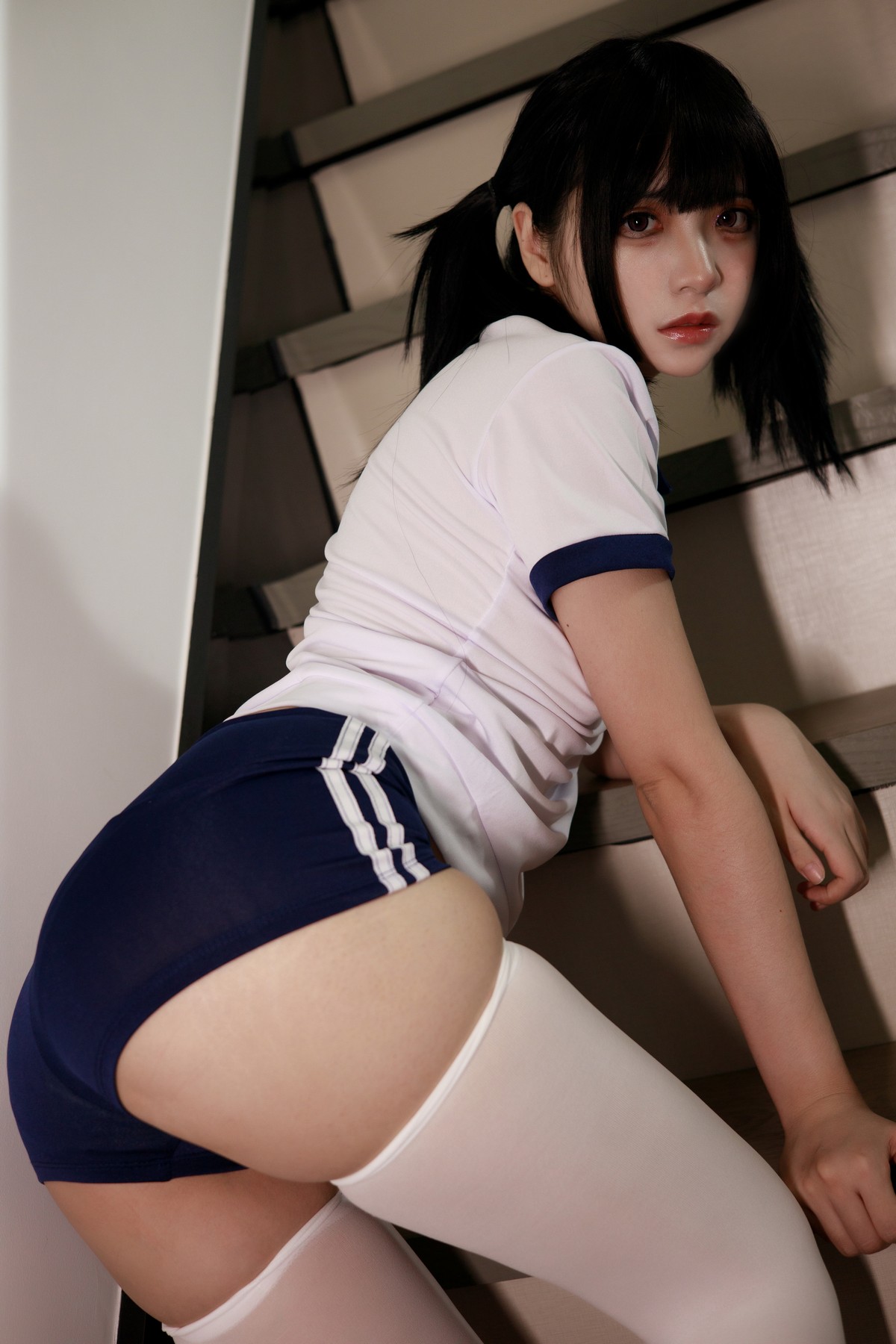 xgyw.top_网络美女疯猫ss白色情人节福袋体操服主题性感运动服配白丝袜秀美腿诱惑写真41P