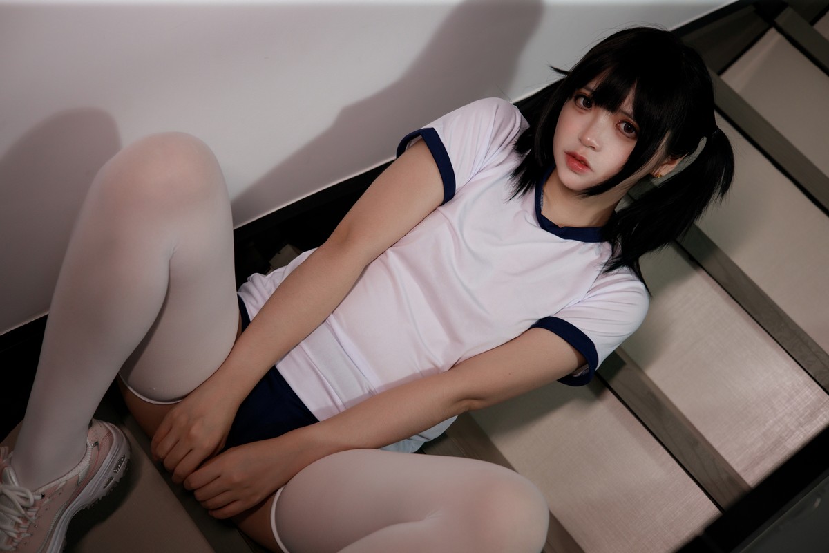 xgyw.top_网络美女疯猫ss白色情人节福袋体操服主题性感运动服配白丝袜秀美腿诱惑写真41P