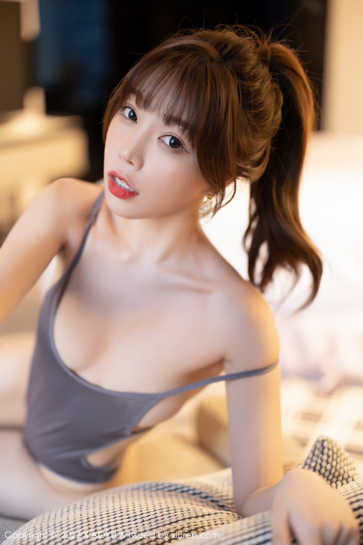 xgyw.top_[XiaoYu画语界]Vol.805_女神芝芝Booty灰色高叉连体衣配灰色丝袜秀翘臀美腿诱惑写真89P