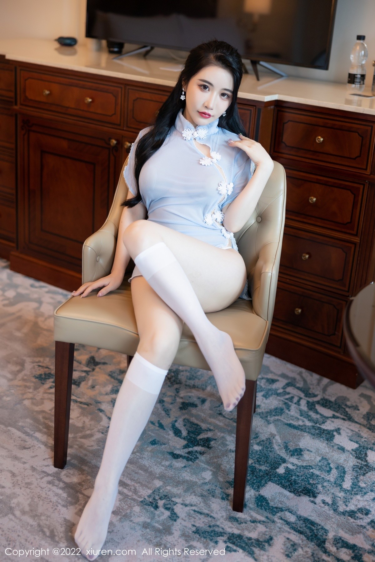 xgyw.top_[XiuRen秀人网]No.5181_女神Cherry樱桃酱厦门旅拍浅蓝色轻透旗袍配白色丝袜诱惑写真80P