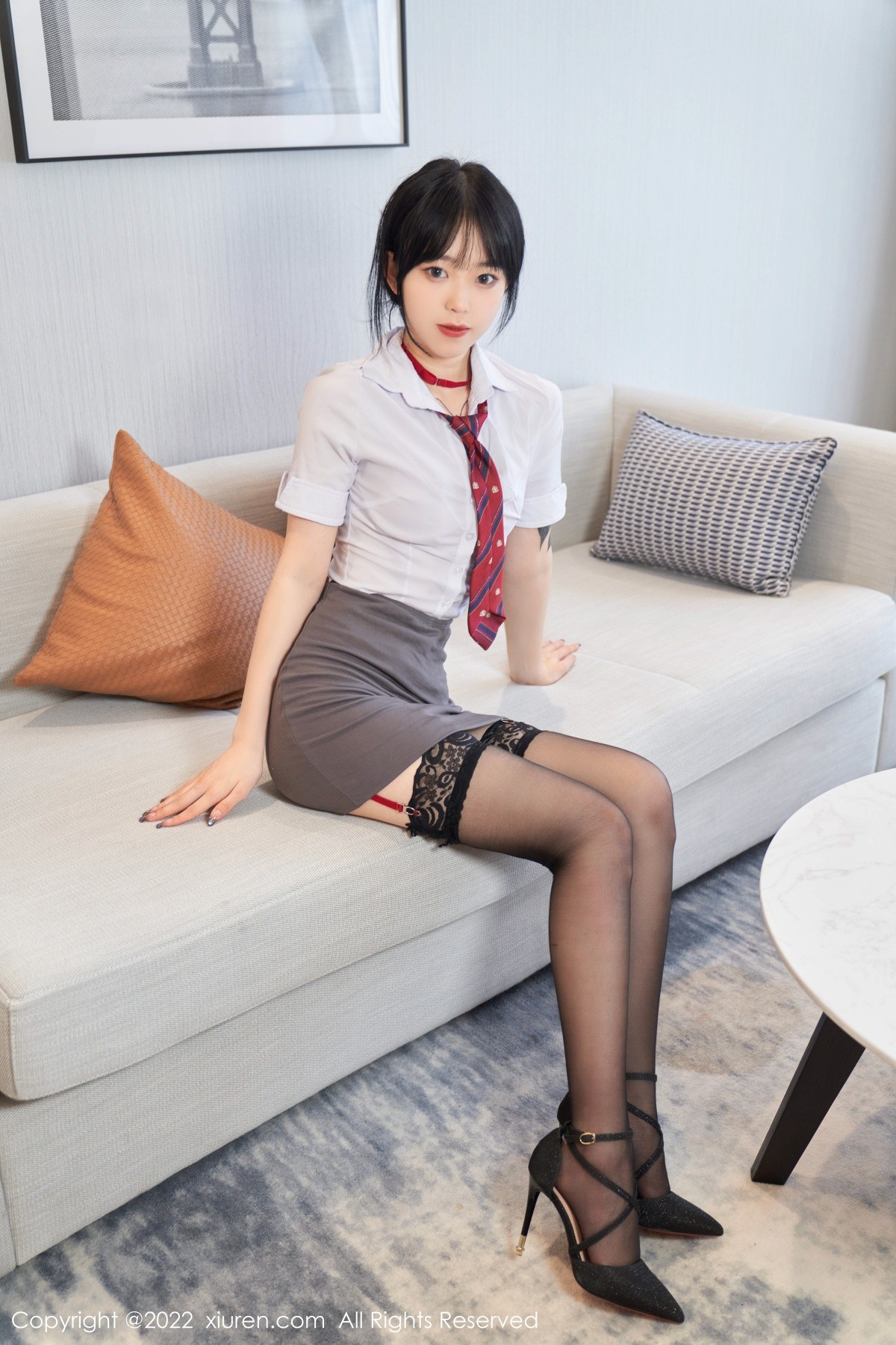 xgyw.top_[XiuRen秀人网]No.5182_模特奶瓶性感白T配灰色短裙露轻透内衣黑丝吊袜极致魅惑写真66P