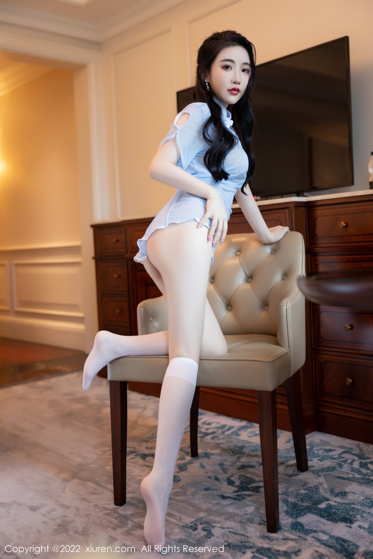 xgyw.top_[XiuRen秀人网]No.5181_女神Cherry樱桃酱厦门旅拍浅蓝色轻透旗袍配白色丝袜诱惑写真80P