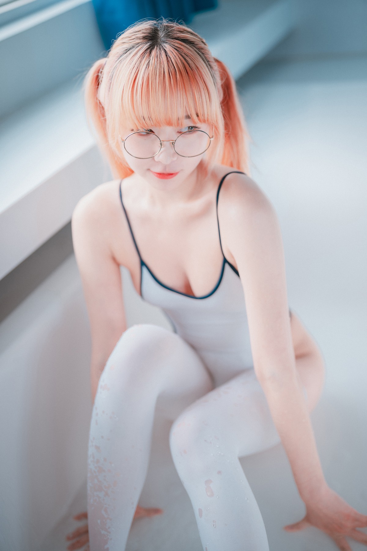 xgyw.top_[DJAWA]No.111_模特Parkhaag_Swimming Lessons主题浴室白色连体泳衣湿身诱惑写真85P