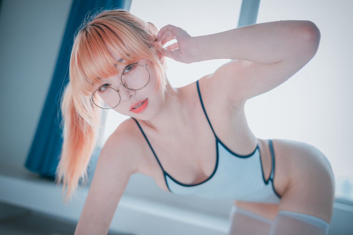 xgyw.top_[DJAWA]No.111_模特Parkhaag_Swimming Lessons主题浴室白色连体泳衣湿身诱惑写真85P