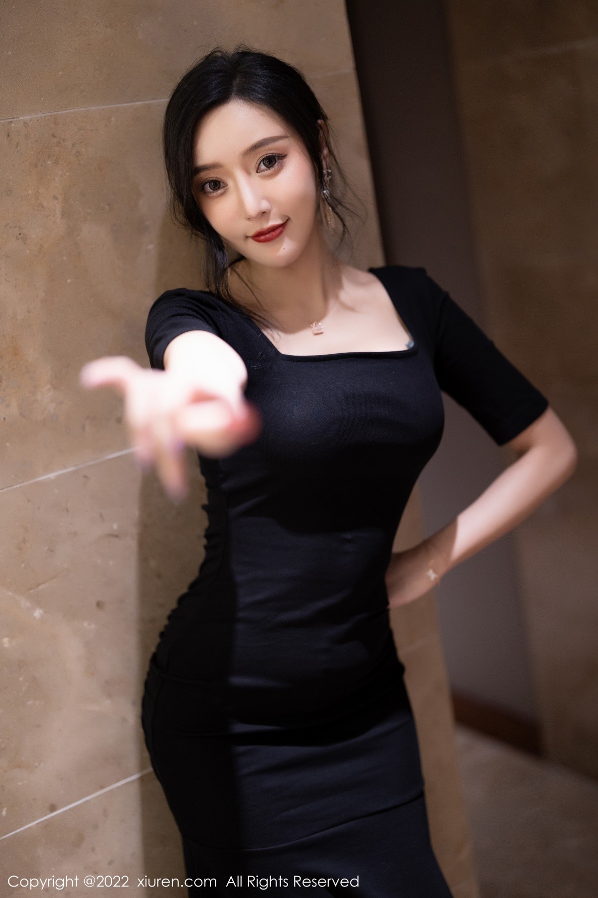 xgyw.top_XiuRen第5187期_女神王馨瑶yanni半脱连衣裙露性感蕾丝内衣秀完美身材诱惑写真60P