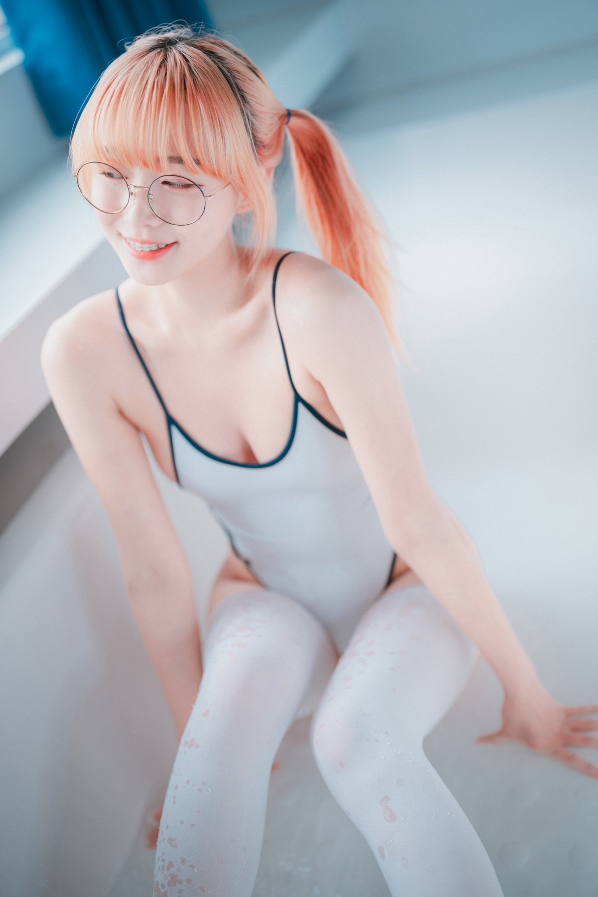 xgyw.top_[DJAWA]No.111_模特Parkhaag_Swimming Lessons主题浴室白色连体泳衣湿身诱惑写真85P