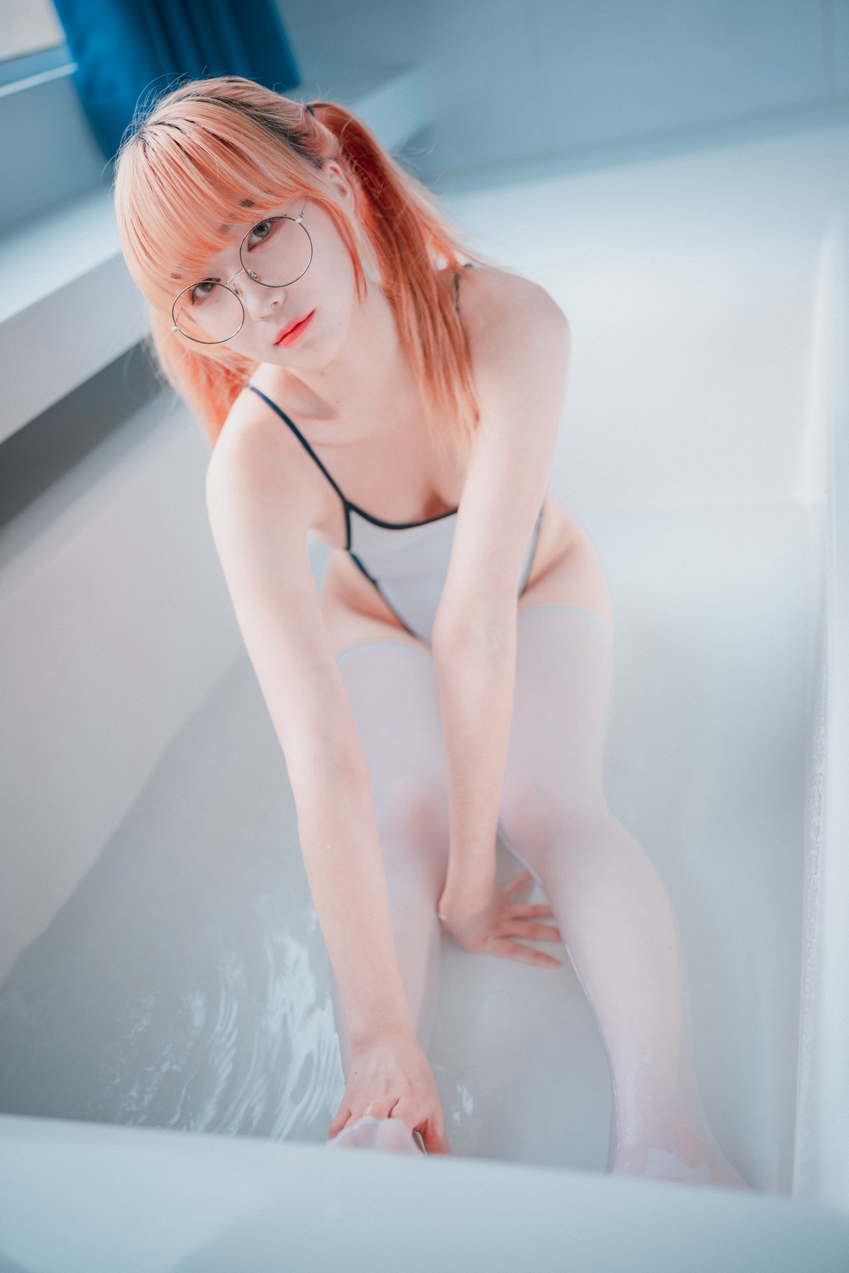 xgyw.top_[DJAWA]No.111_模特Parkhaag_Swimming Lessons主题浴室白色连体泳衣湿身诱惑写真85P