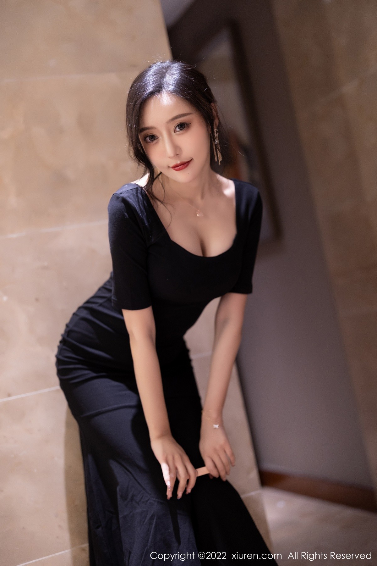 xgyw.top_XiuRen第5187期_女神王馨瑶yanni半脱连衣裙露性感蕾丝内衣秀完美身材诱惑写真60P