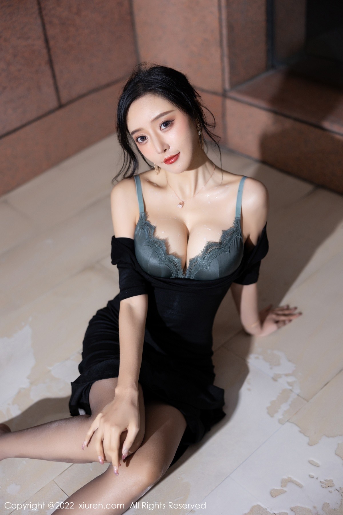 xgyw.top_XiuRen第5187期_女神王馨瑶yanni半脱连衣裙露性感蕾丝内衣秀完美身材诱惑写真60P