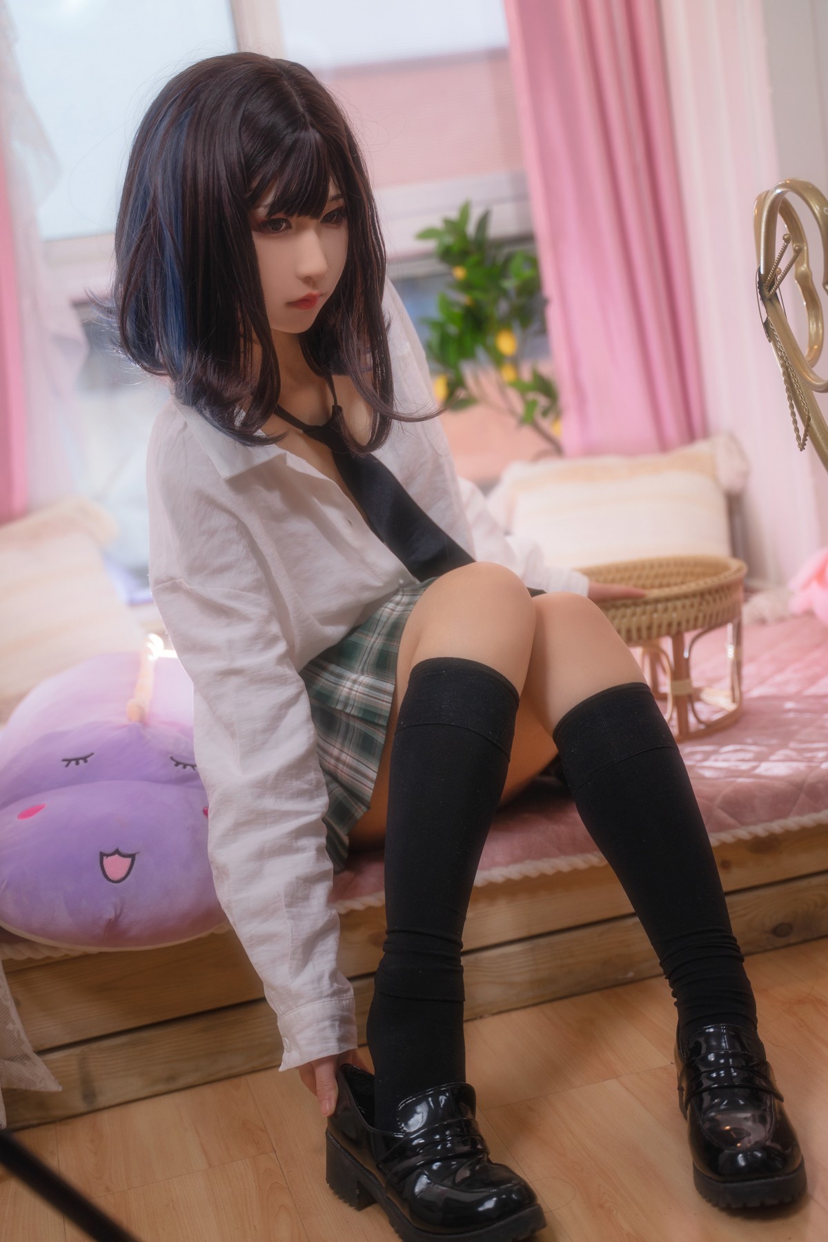 xgyw.top_网络美女可可老师放课后JK主题私房JK制服半脱露草莓内衣性感迷人写真30P