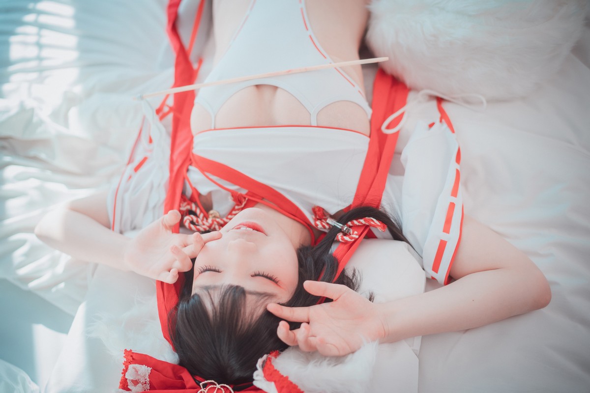 xgyw.top_[DJAWA]No.113_模特Mimmi_Kitsune Miko主题私房性感白色高叉连体衣撩人诱惑写真65P