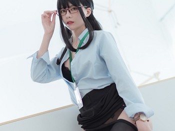 萌小小妹妹眼酱大魔王OL的闲暇时光主题私人脱黑色丝袜裤袜露蕾丝内裤秀蜜桃臀骚扰写真56P