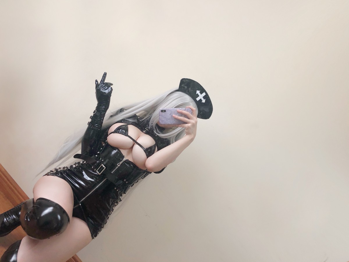 xgyw.top_动漫博主小仓千代w暗黑护士自拍主题性感黑色皮质服饰露豪乳遮点诱惑写真40P