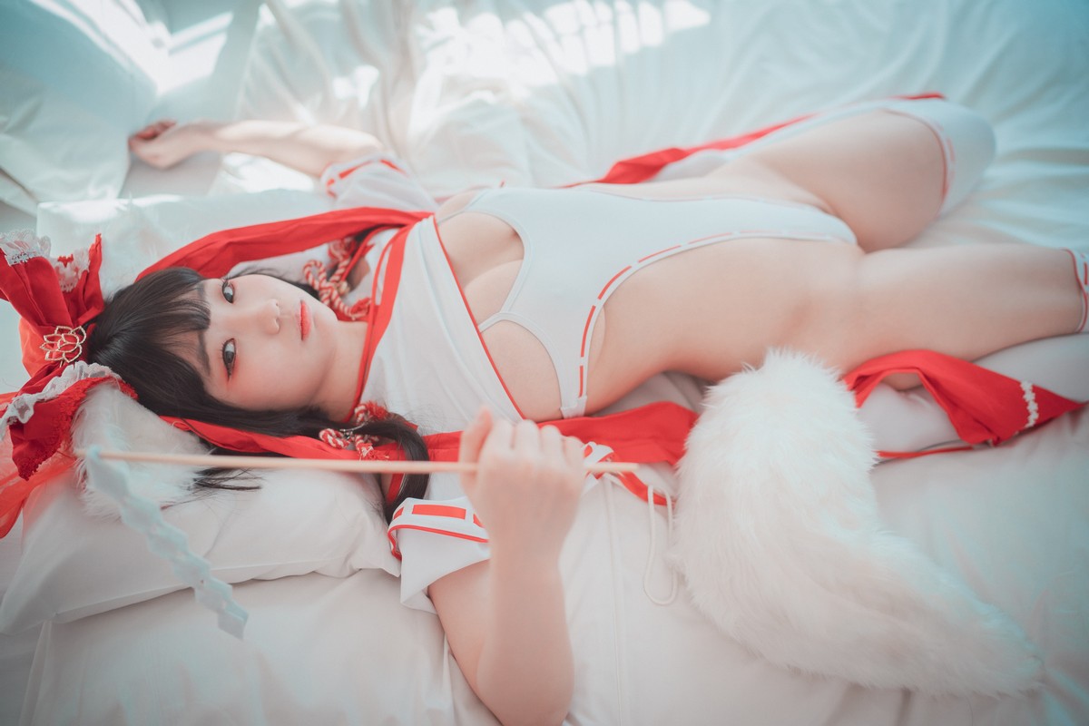 xgyw.top_[DJAWA]No.113_模特Mimmi_Kitsune Miko主题私房性感白色高叉连体衣撩人诱惑写真65P