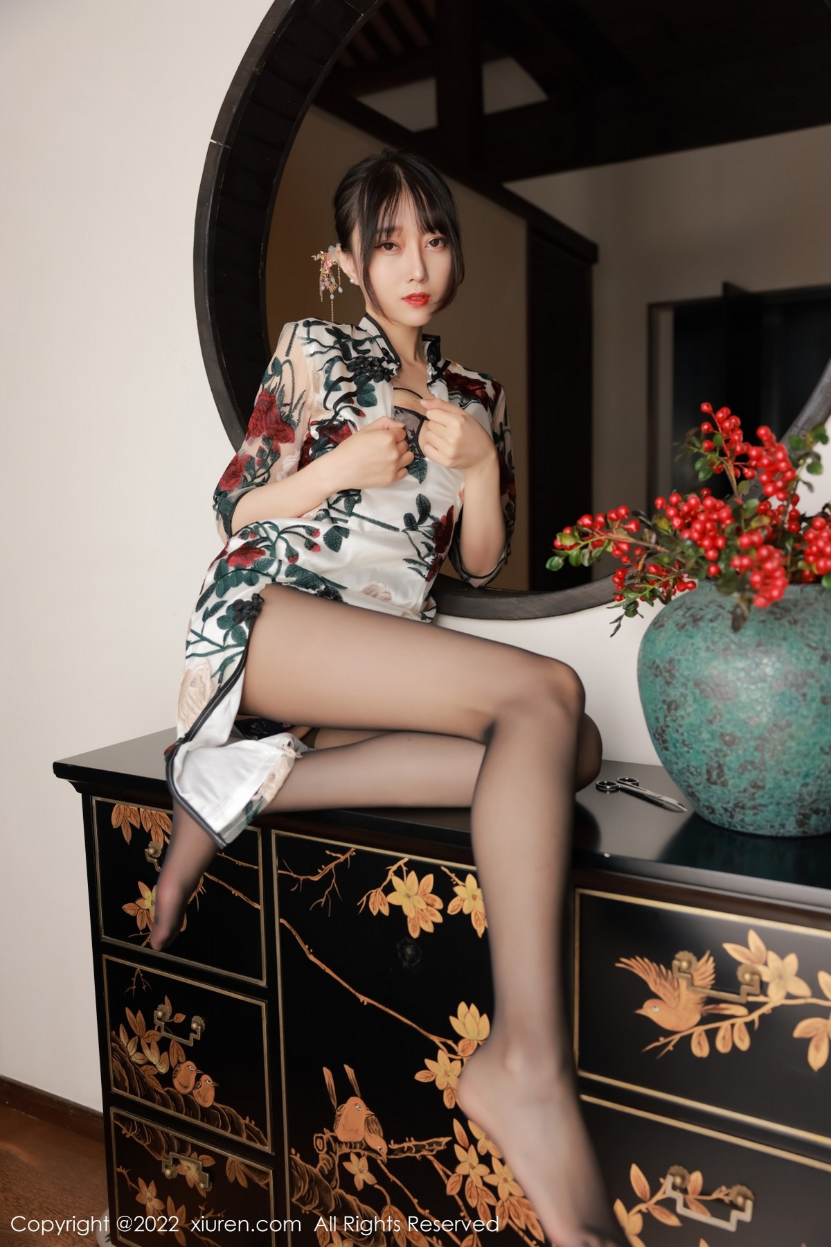 xgyw.top_XiuRen第5199期_模特玥儿玥er澳门旅拍半脱露黑色轻透内衣配超薄黑丝诱惑写真77P