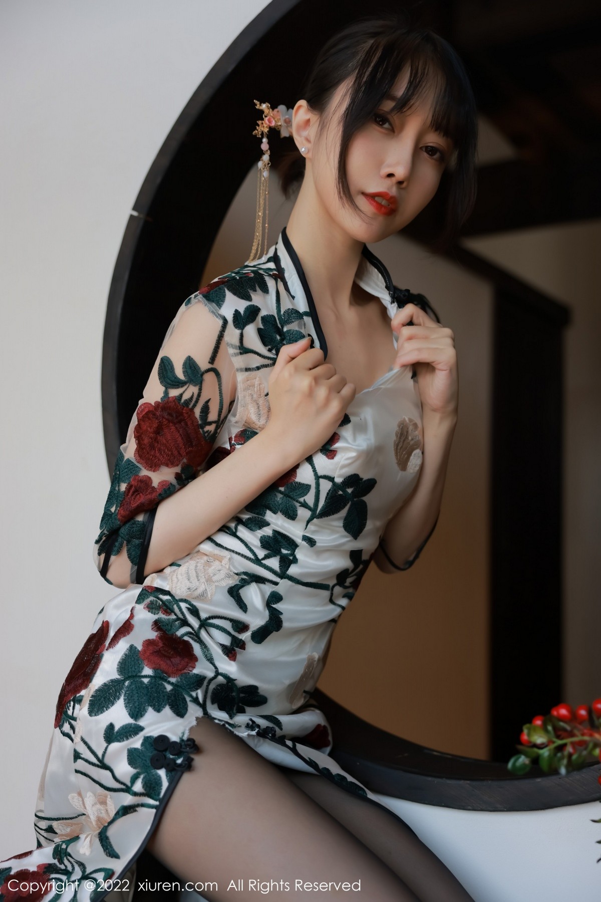 xgyw.top_XiuRen第5199期_模特玥儿玥er澳门旅拍半脱露黑色轻透内衣配超薄黑丝诱惑写真77P