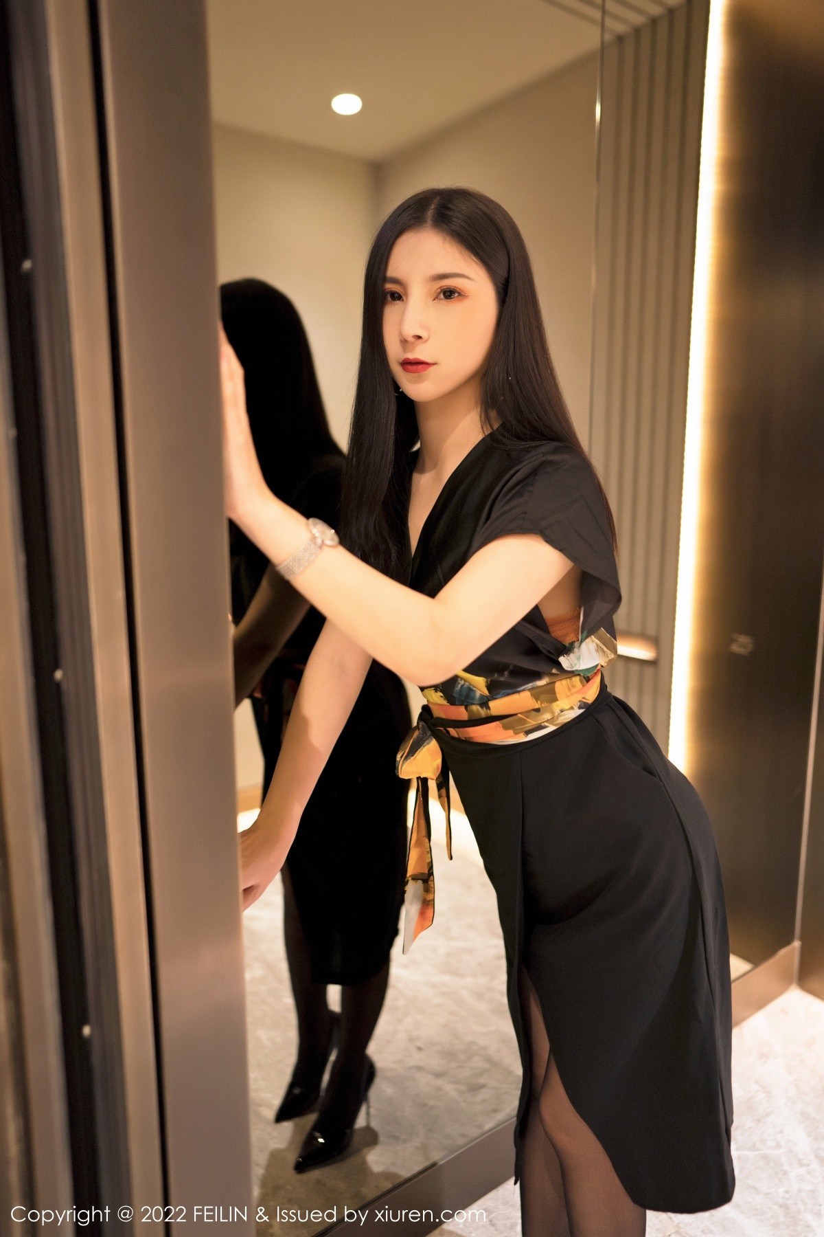 xgyw.top_[FeiLin嗲囡囡]VOL.355_模特小蛮妖Yummy私房脱黑色连衣裙露性感橙色内衣诱惑写真100P