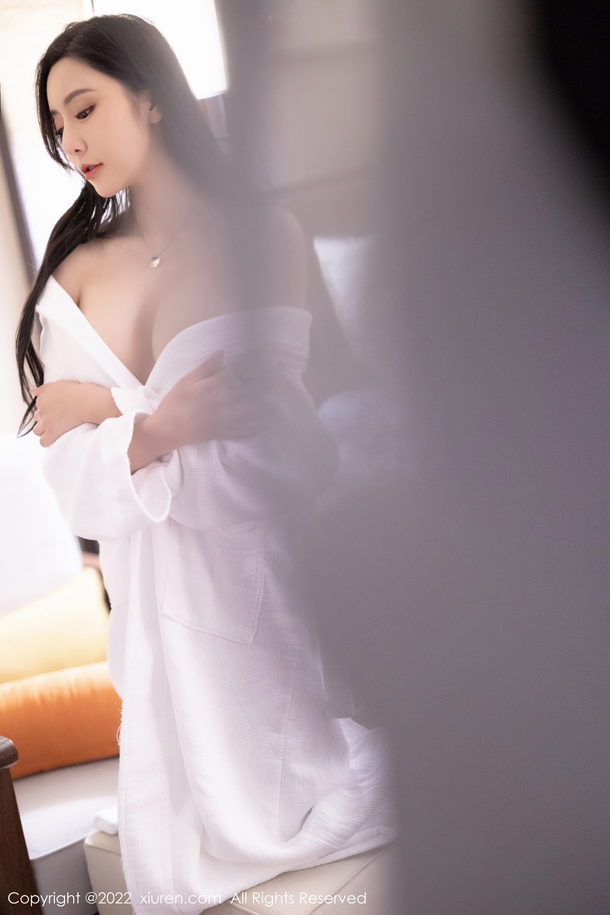 xgyw.top_XiuRen第5194期_女神王馨瑶yanni厦门旅拍脱紧身连衣裙露灰色蕾丝内衣诱惑写真90P