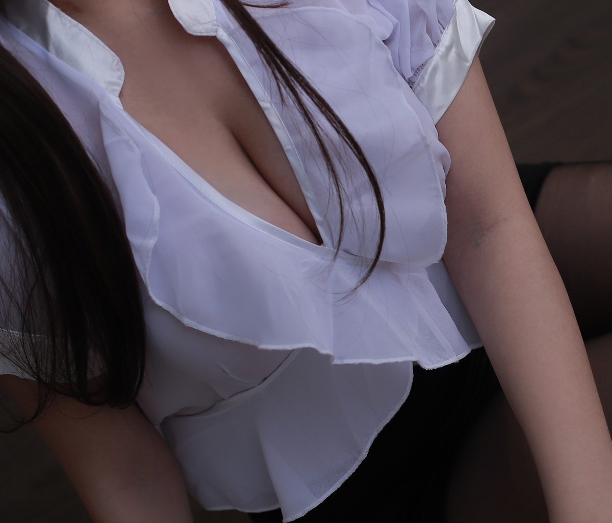 xgyw.top_Cosplay美女日奈娇幸子主题性感白色薄透上衣配黑短裙露黑丝裤袜撩人诱惑写真40P