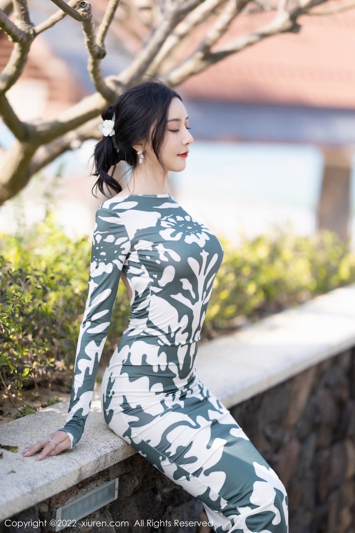 xgyw.top_XiuRen第5194期_女神王馨瑶yanni厦门旅拍脱紧身连衣裙露灰色蕾丝内衣诱惑写真90P