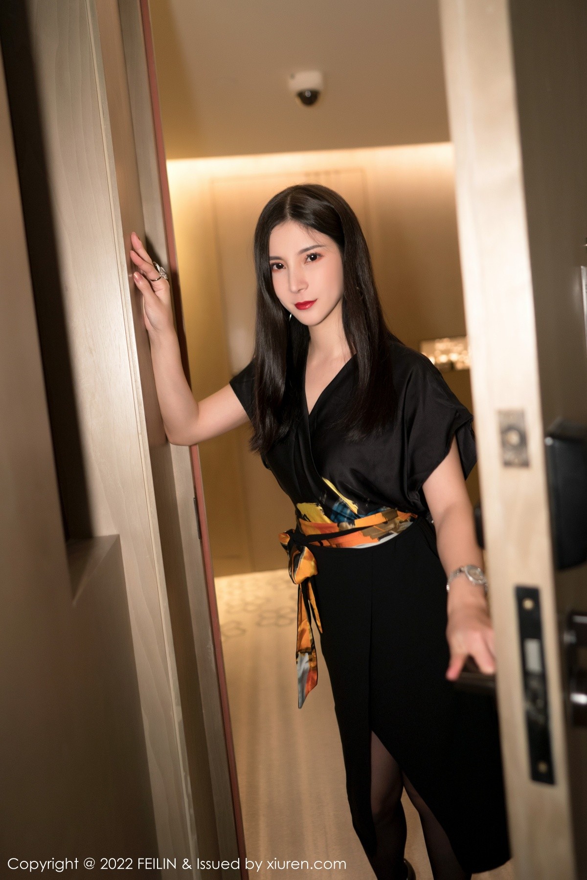 xgyw.top_[FeiLin嗲囡囡]VOL.355_模特小蛮妖Yummy私房脱黑色连衣裙露性感橙色内衣诱惑写真100P