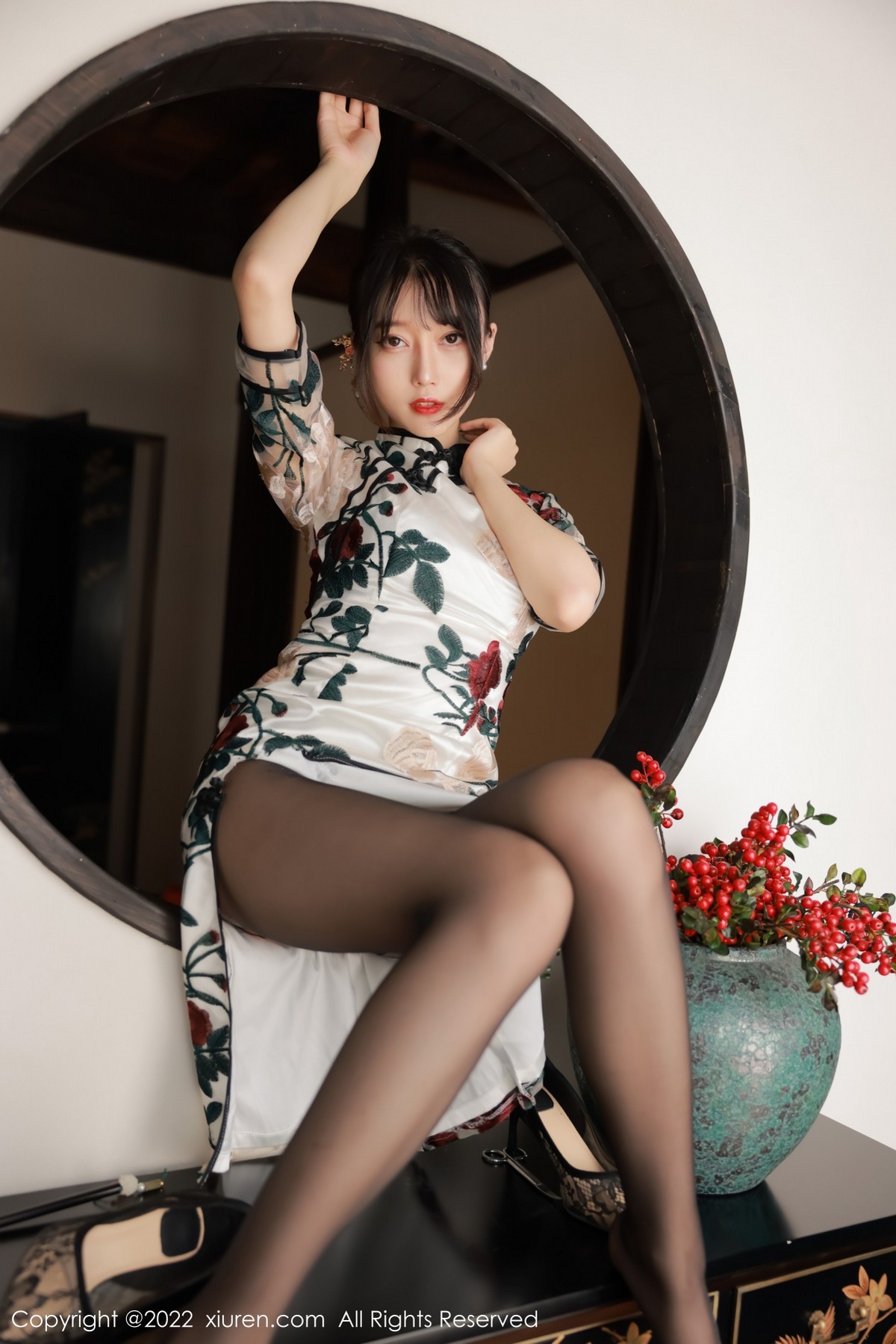 xgyw.top_XiuRen第5199期_模特玥儿玥er澳门旅拍半脱露黑色轻透内衣配超薄黑丝诱惑写真77P