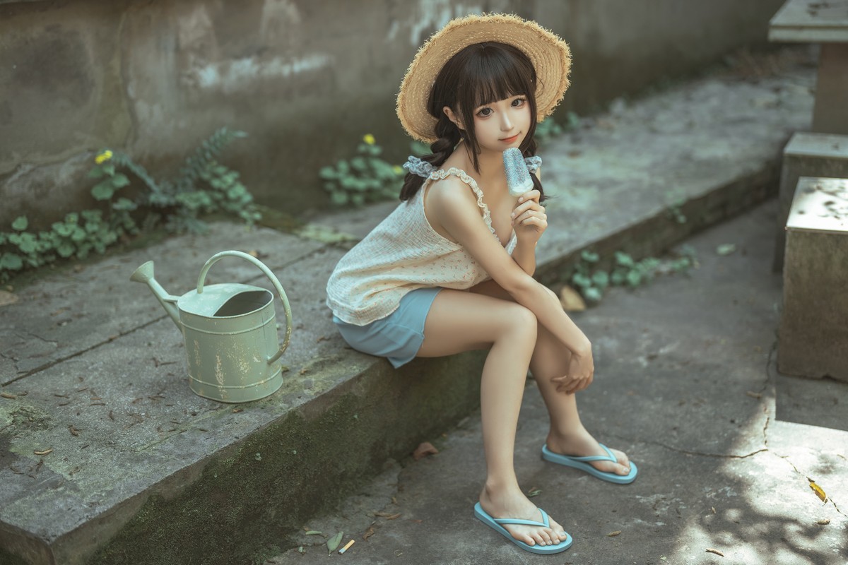 xgyw.top_动漫博主蠢沫沫乡下妹妹主题户外半脱性感上衣露傲人豪乳遮点极致诱惑写真125P