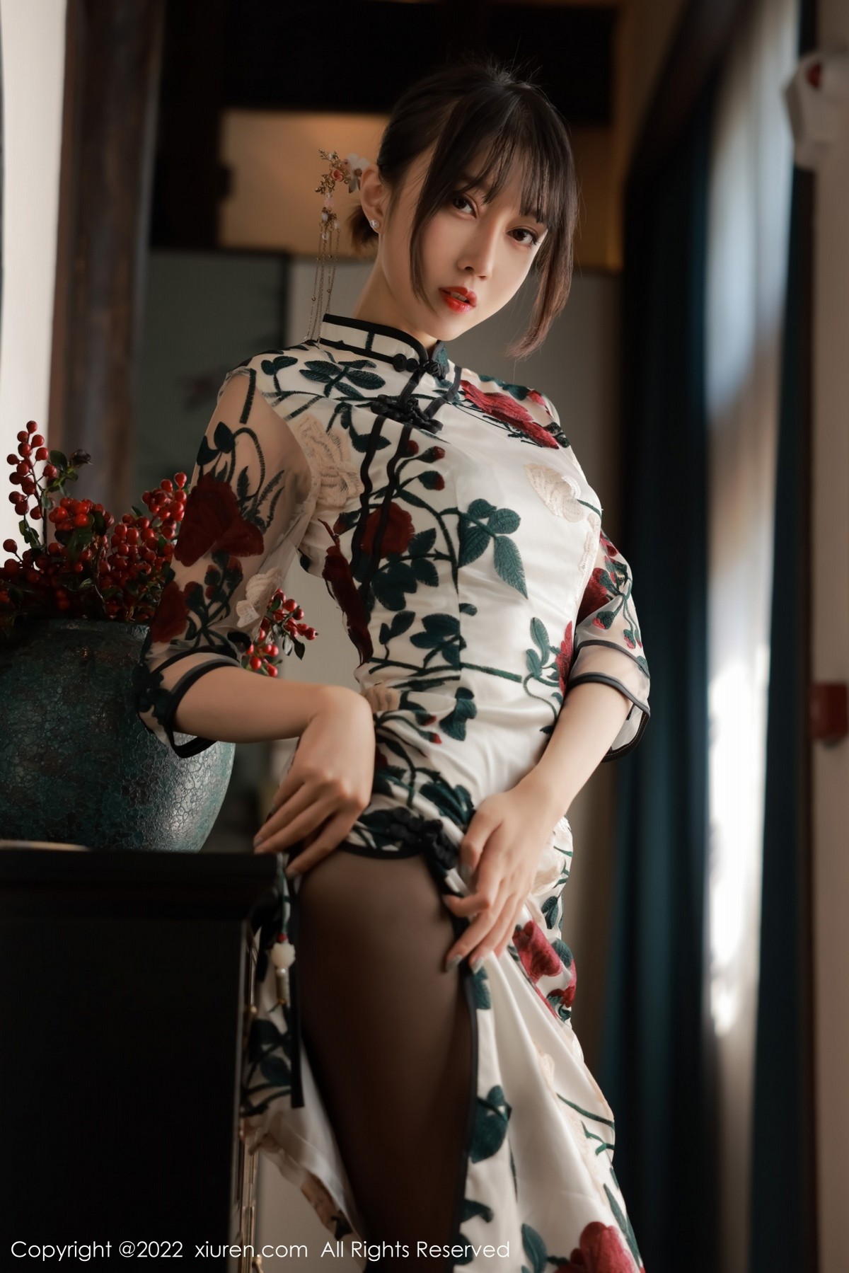 xgyw.top_XiuRen第5199期_模特玥儿玥er澳门旅拍半脱露黑色轻透内衣配超薄黑丝诱惑写真77P