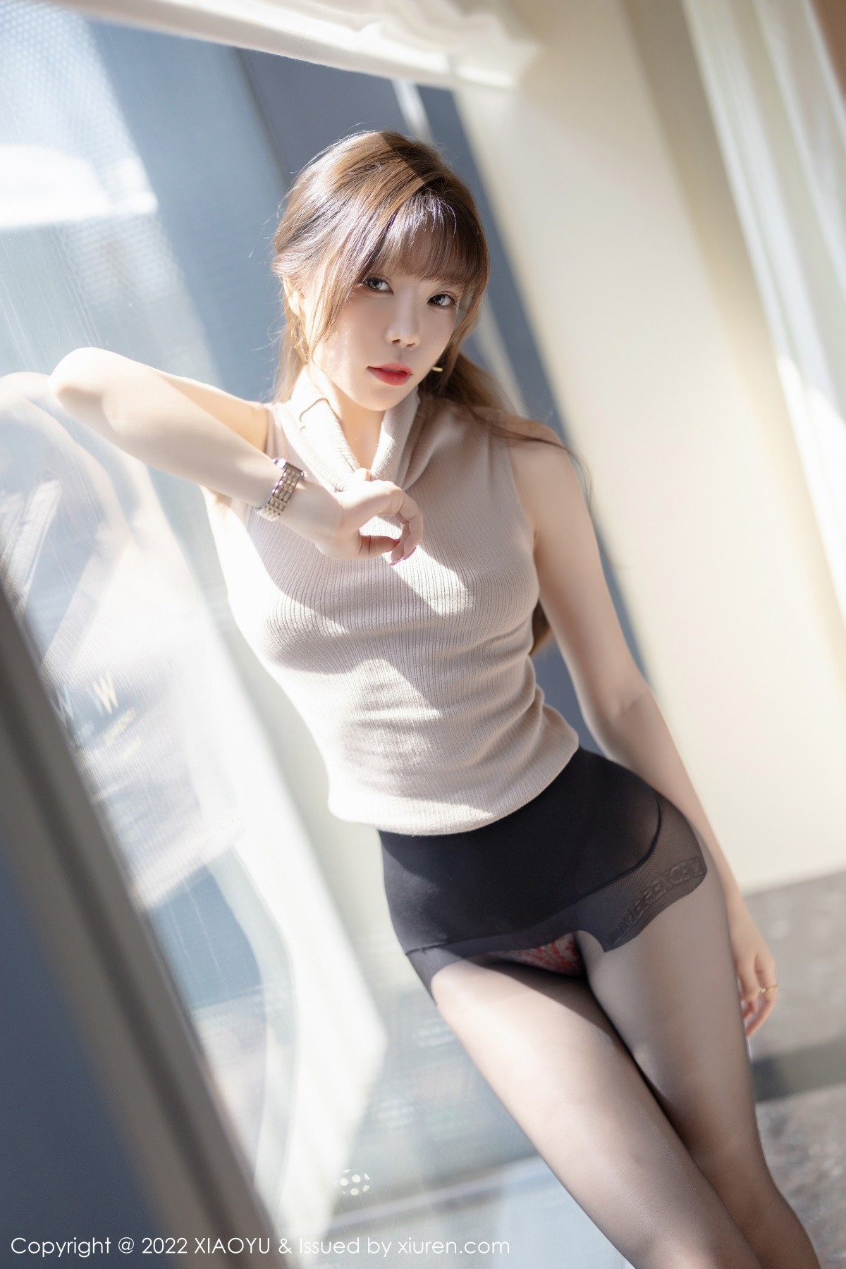 xgyw.top_[XiaoYu画语界]Vol.808_模特芝芝Booty杏色收身上衣配性感短裙超薄黑丝秀翘臀诱惑写真100P