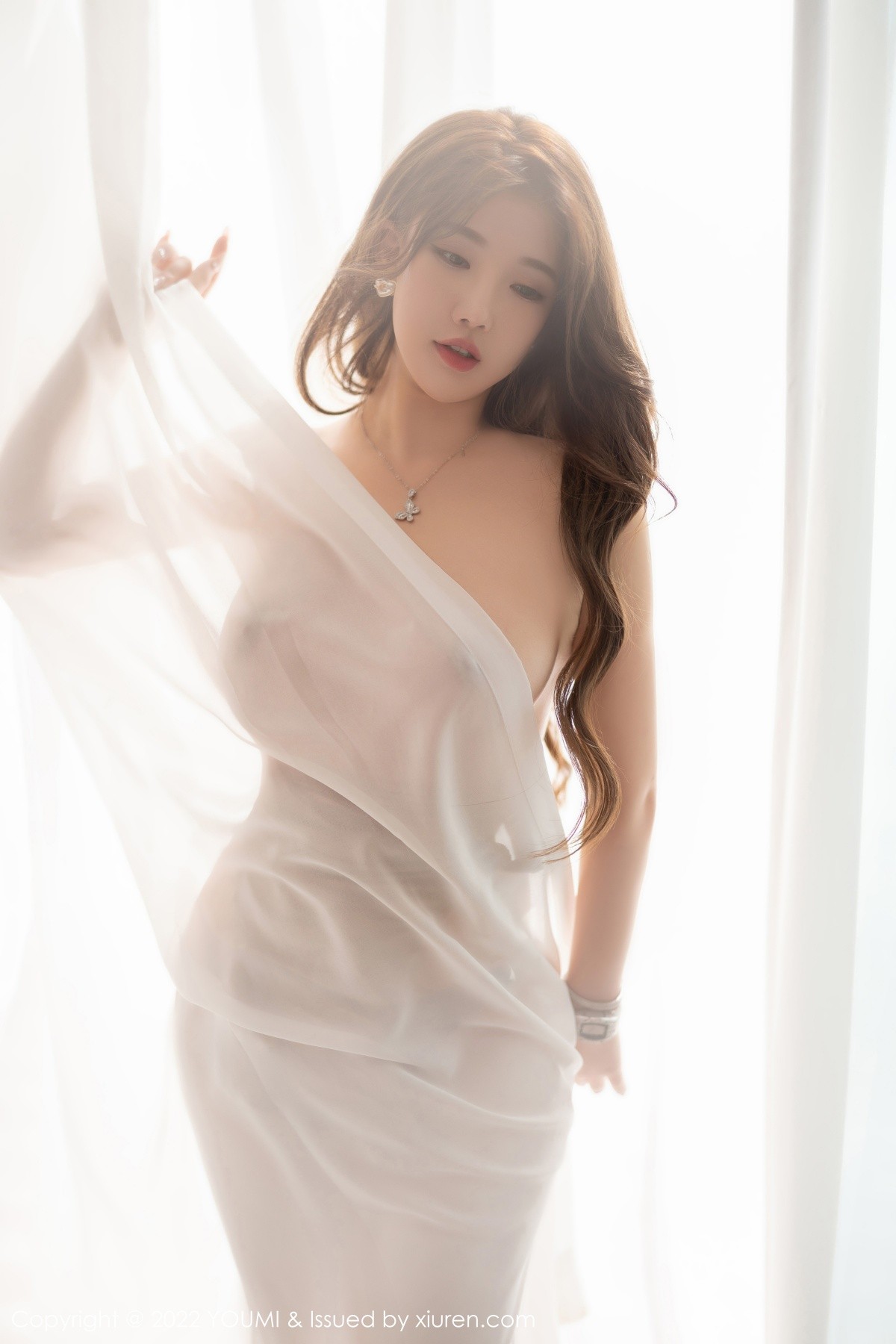 xgyw.top_[YouMi尤蜜荟]Vol.808_模特小海臀Rena大理旅拍杏色连衣裙配肉丝吊袜秀翘臀诱惑写真53P