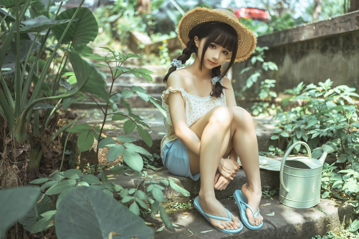 xgyw.top_动漫博主蠢沫沫乡下妹妹主题户外半脱性感上衣露傲人豪乳遮点极致诱惑写真125P